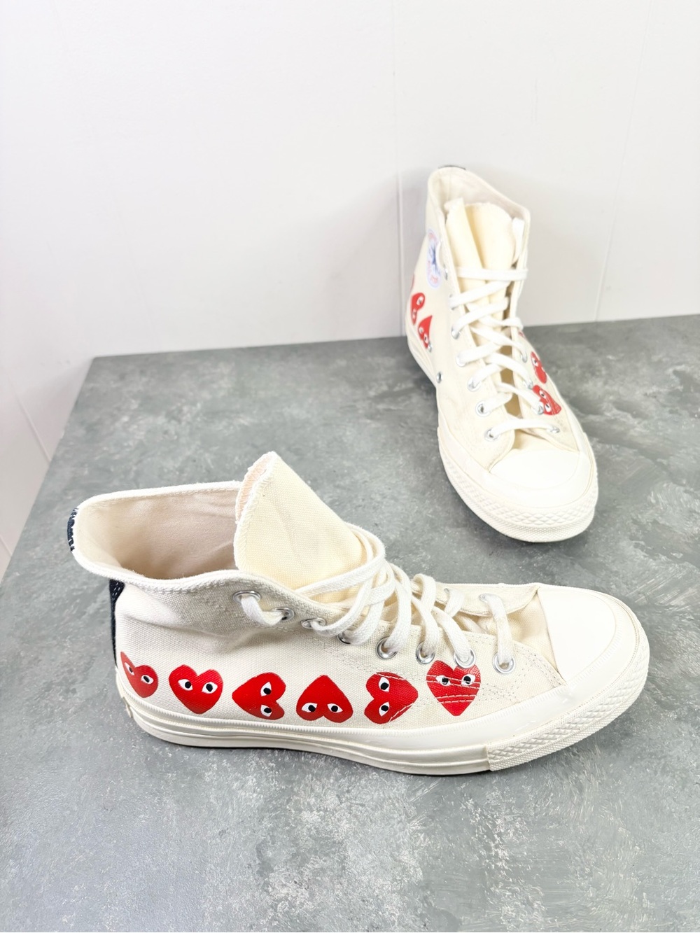 Converse Chuck Taylor All Star 70 Hi Comme des Garcons PLAY Multi-Heart White - Picture 3 of 13